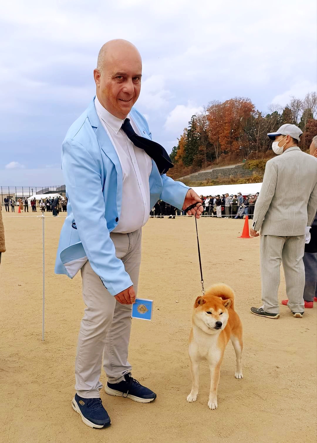 Andrea Fedele con Ch. Sensei Go Shinjukawa sul ring del Grand National 2022 a Koriyama, in Giappone